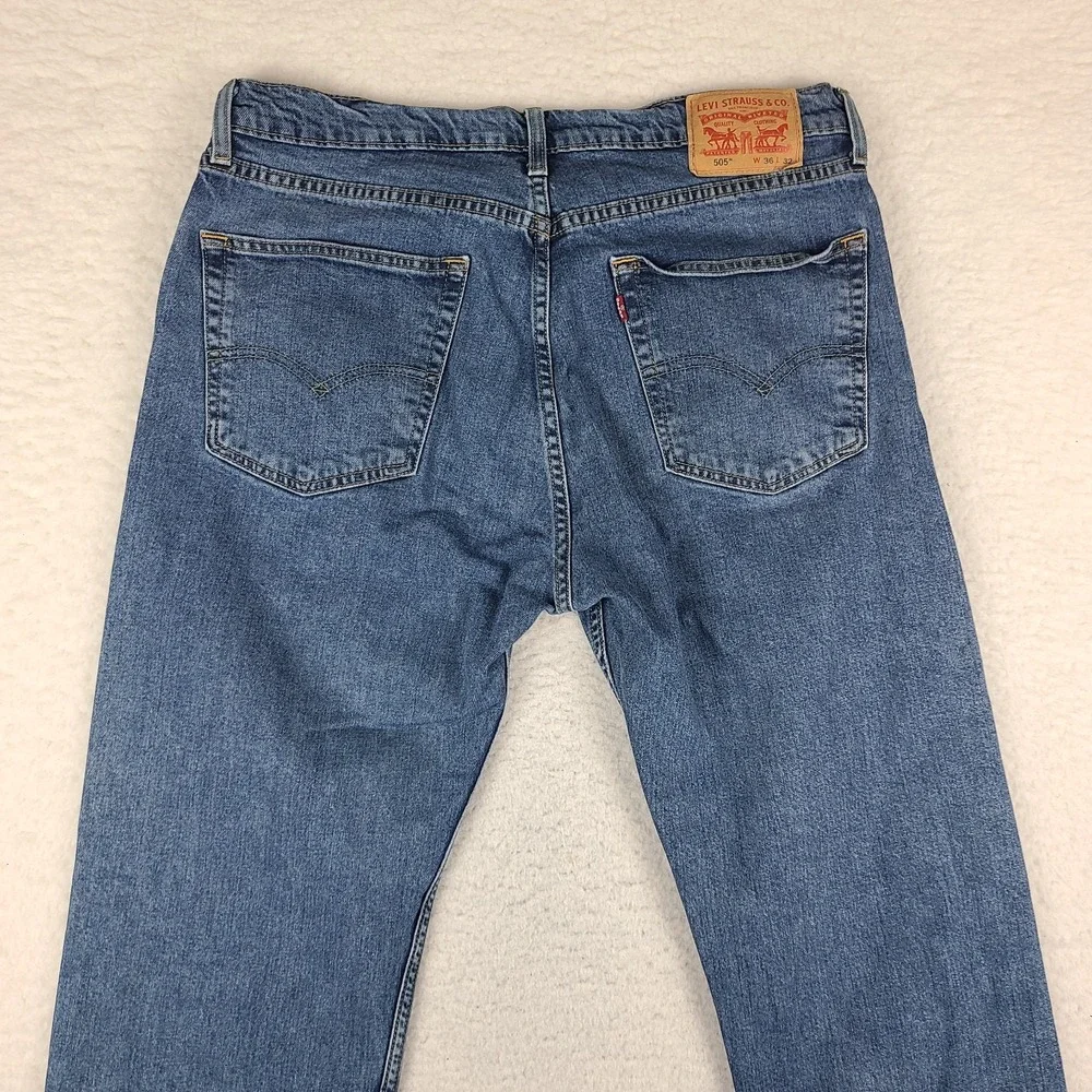 Levi's 505 Jeans Mens 36x32 Blue Regular Fit Straight Leg Medium Wash Denim